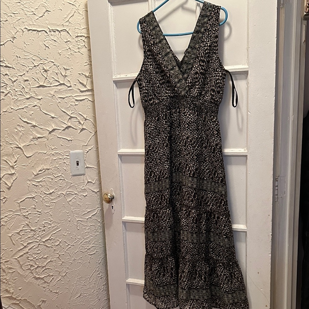 Cassee’s Elegant Black and White Patterned Dress